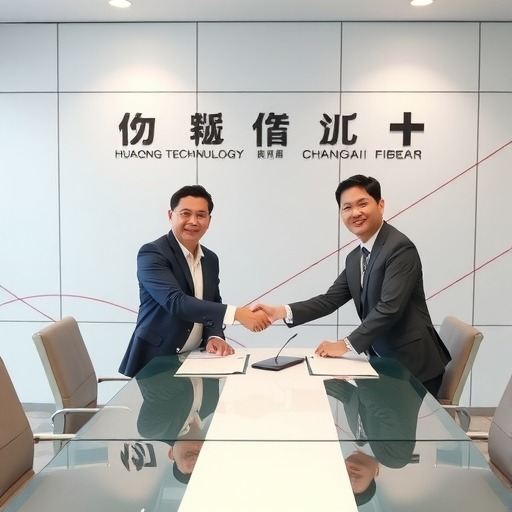 華工科技與長(zhǎng)飛光纖簽署戰(zhàn)略合作協(xié)議(圖1)